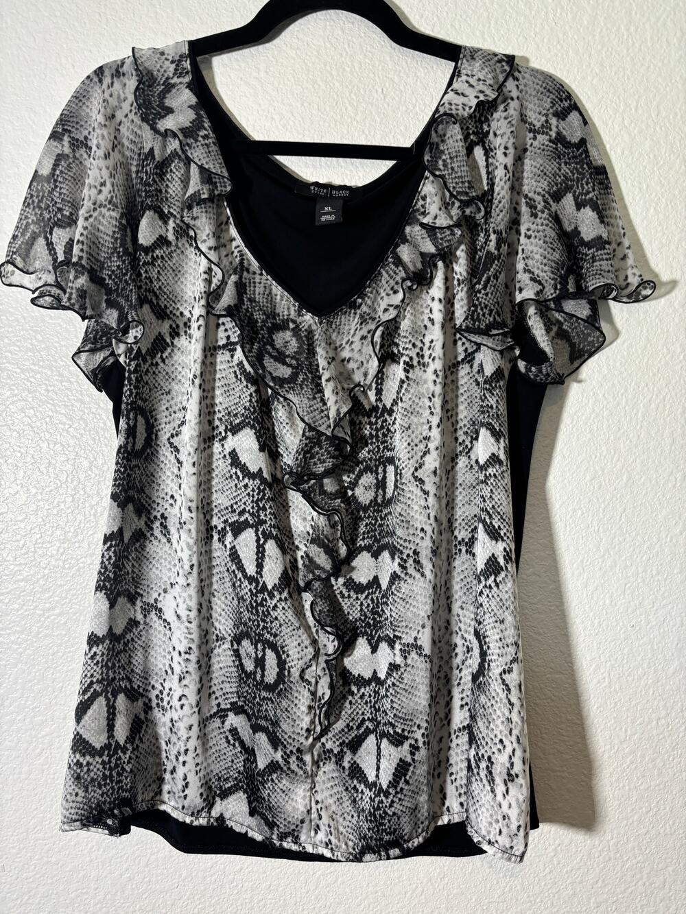 White House Black Market Size XL Snakeskin Print Ruffle Front V-Neck Blouse Top